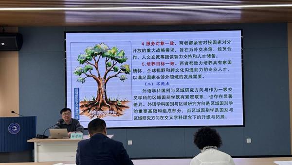 钟智翔教授应邀为东盟人文学院师生开展学术讲座