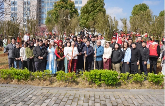 共植团结林 携手助绿梦